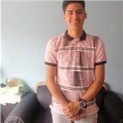 Profesor de natación en habilidades básicas acústicas y espalda